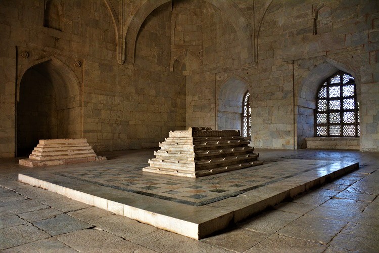 Inside Marble Tomb of Hoshang Shah - Mandu Images - Inspiration for Taj Mahal